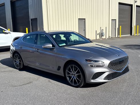 Used 2025 Genesis G70 2.5T image 3