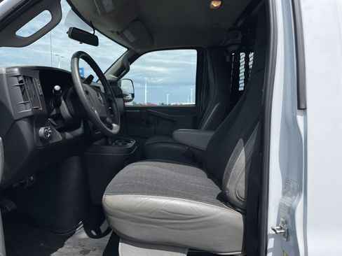 Used 2024 Chevrolet Express 2500 w/ Driver Convenience Package RWD image 16