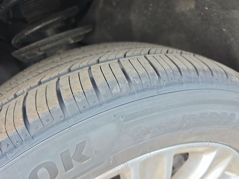 Used 2023 Ford Explorer Limited w/ Limited Technology Package image 32