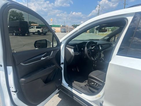 Used 2023 Cadillac XT6 Sport w/ LPO, ONYX Package AWD/4WD image 10