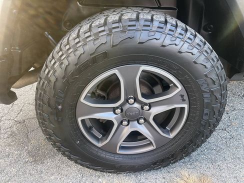 Used 2018 Jeep Wrangler Unlimited Sport S AWD/4WD image 32