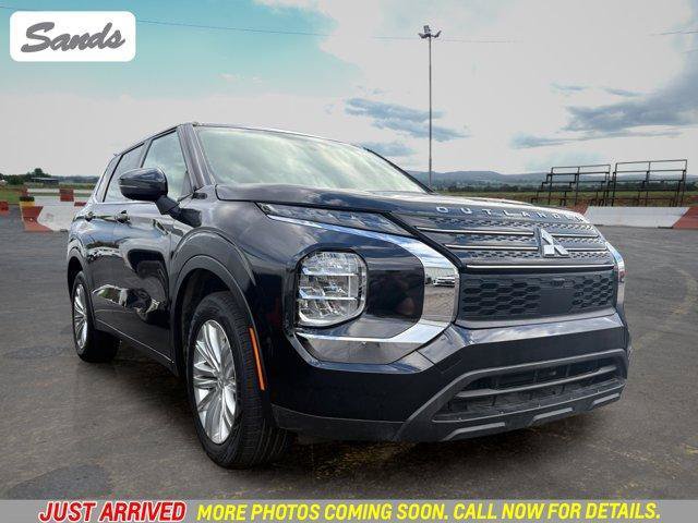 Used 2023 Mitsubishi Outlander ES FWD image 1