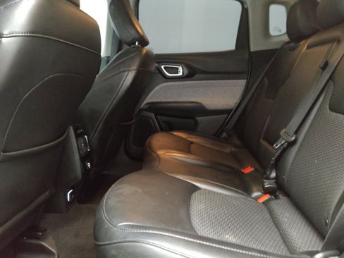 Used 2022 Jeep Compass Latitude FWD image 18