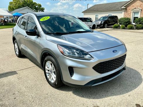 Used 2022 Ford Escape SE w/ Convenience Package FWD image 3