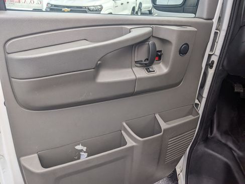 Used 2015 Chevrolet Express 2500 image 14