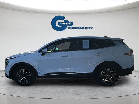 Used 2024 Kia Sportage EX FWD image 2