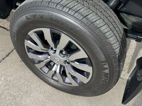 Used 2021 Toyota Tacoma Limited image 24