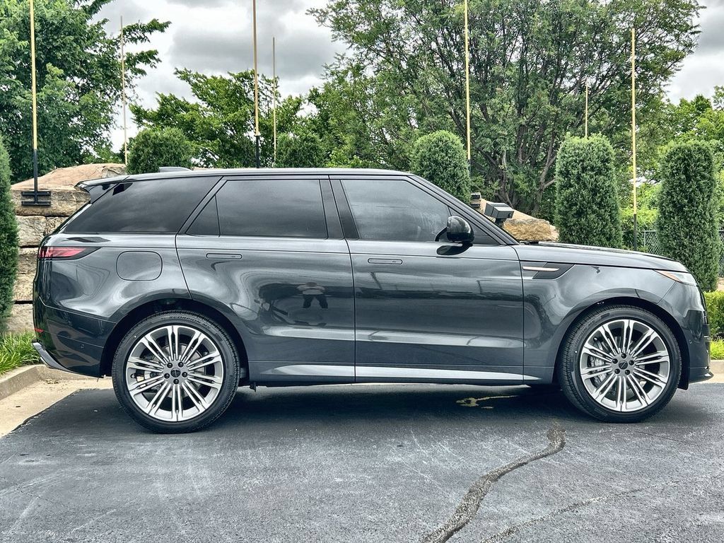 New 2026 Land Rover Range Rover Sport Dynamic SE AWD/4WD image 6