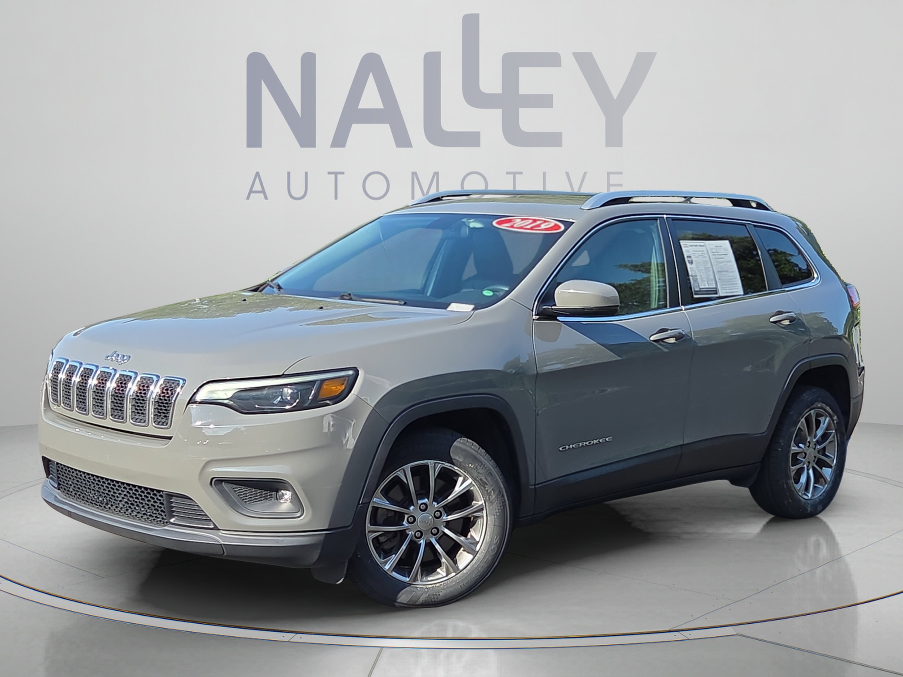 Used 2019 Jeep Cherokee Latitude Plus FWD image 1