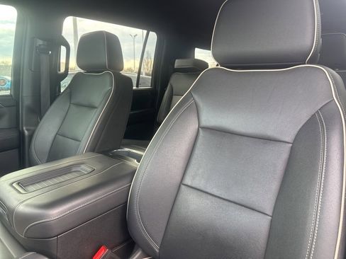 Used 2023 Chevrolet Suburban Premier image 11