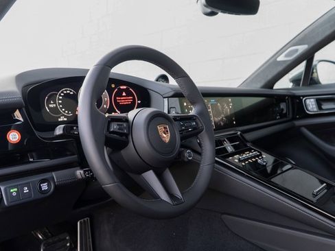 Certified 2025 Porsche Panamera GTS image 4