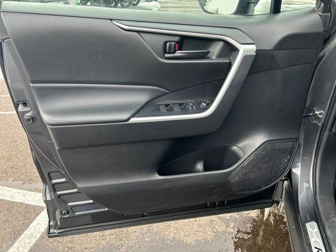 Used 2022 Toyota RAV4 LE image 18