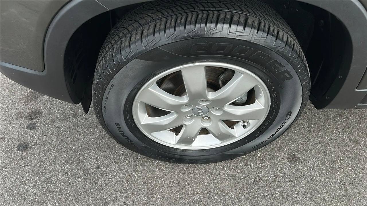 Used 2012 Kia Sorento FWD image 16