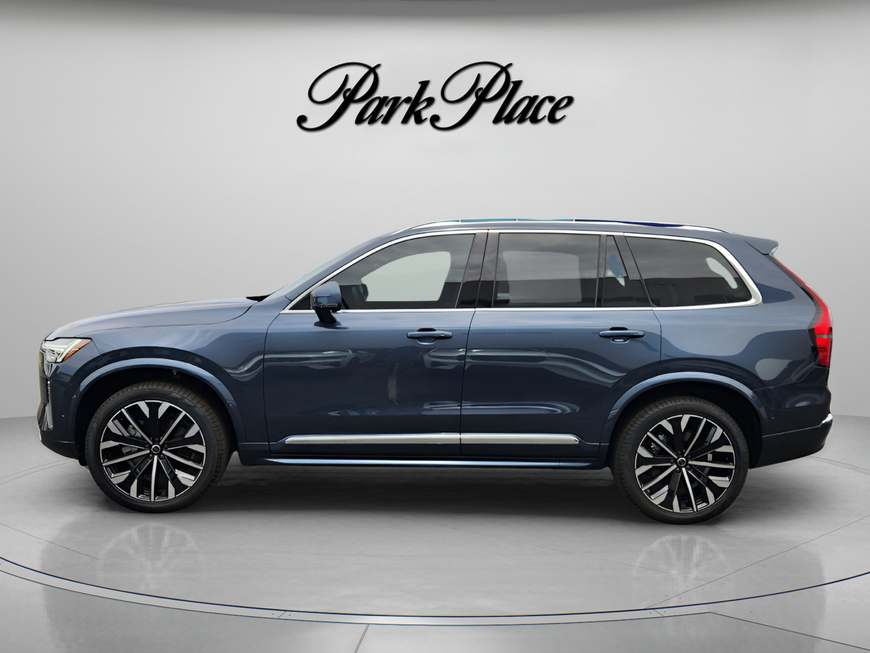 Used 2026 Volvo XC90 B6 Plus w/ Protection Package Premier AWD/4WD image 2