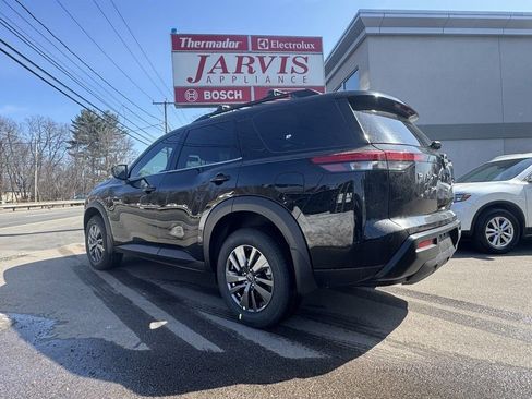 New 2026 Nissan Pathfinder SV image 5