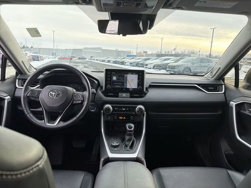 Used 2020 Toyota RAV4 Limited image 20
