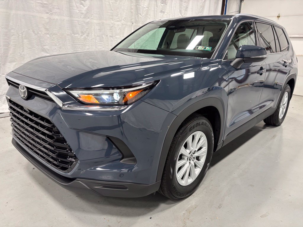 Used 2026 Toyota Grand Highlander AWD image 3