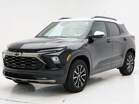 Used 2024 Chevrolet TrailBlazer ACTIV w/ Convenience Package image 2