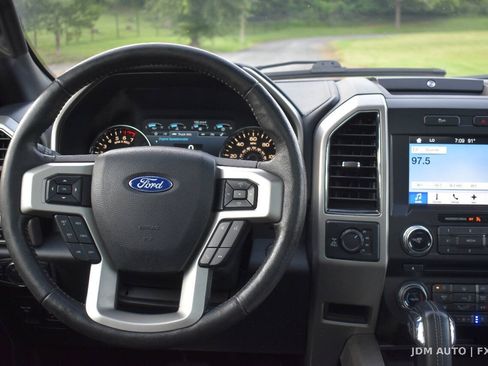 Used 2018 Ford F150 Lariat w/ Equipment Group 502A Luxury AWD/4WD image 19
