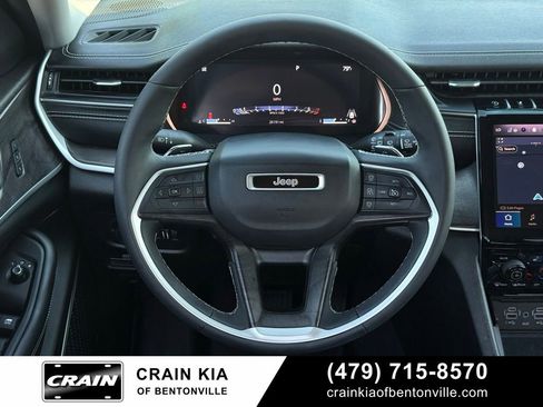 Used 2023 Jeep Grand Cherokee Limited w/ Luxury Tech Group II AWD/4WD image 27