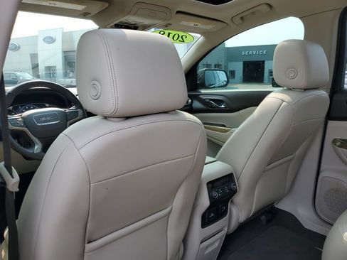 Used 2018 GMC Acadia Denali w/ Technology Package FWD image 32