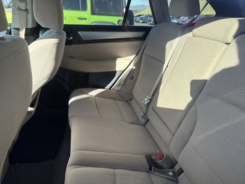 Used 2017 Subaru Outback 2.5i Premium image 8