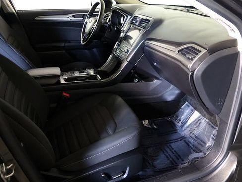 Used 2019 Ford Fusion SE FWD image 31