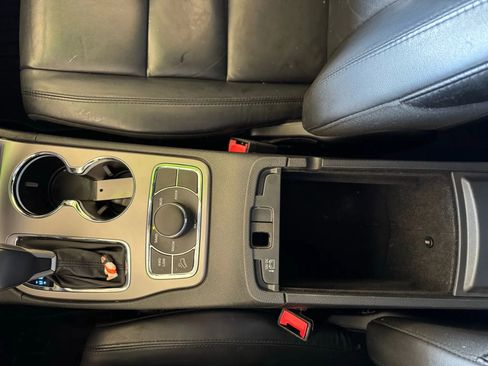 Used 2019 Jeep Grand Cherokee Limited image 16