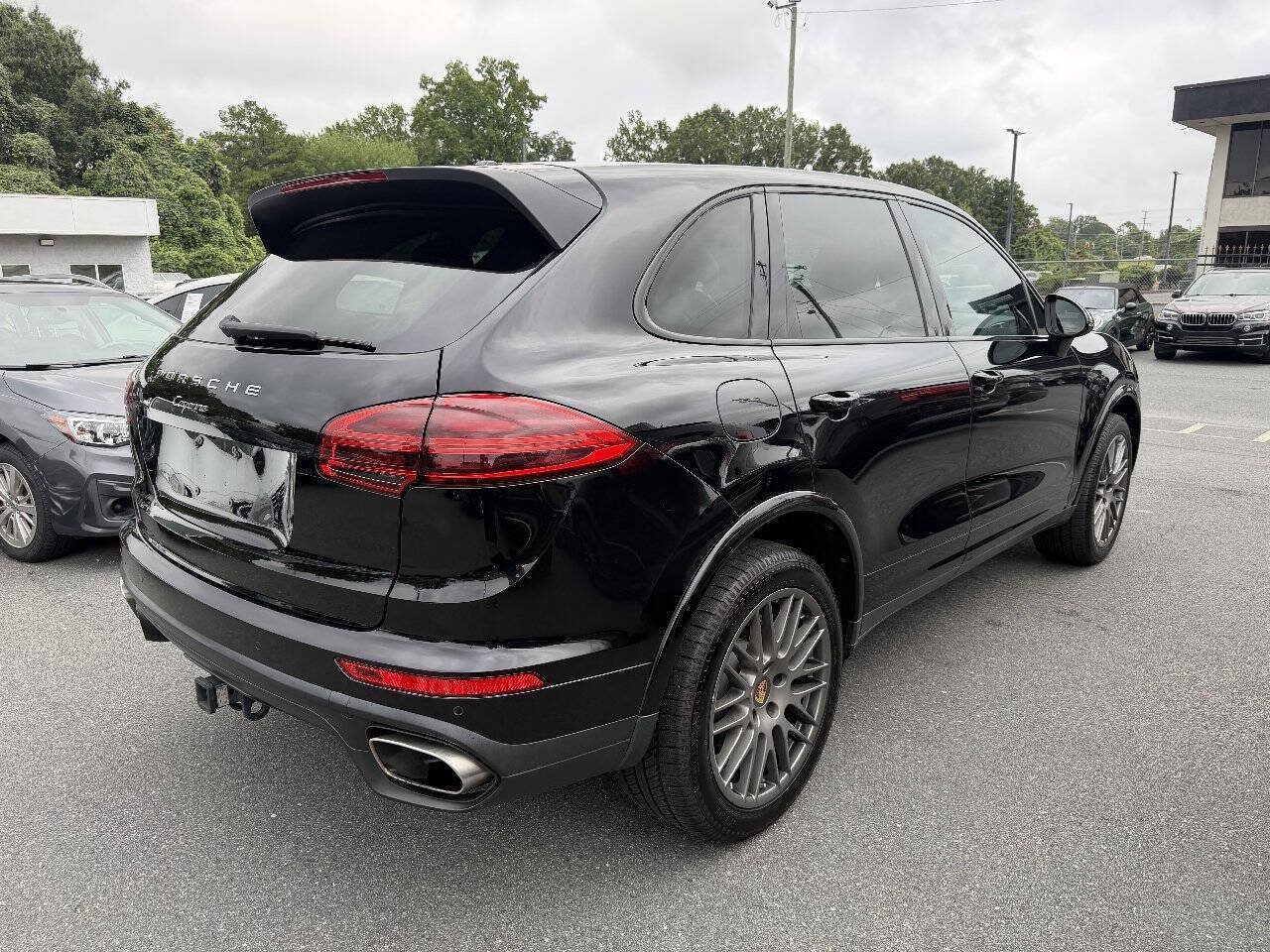 Used 2017 Porsche Cayenne Platinum Edition AWD/4WD image 4