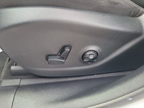 Used 2019 Jeep Cherokee Limited AWD/4WD image 17