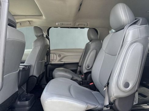 Used 2024 Toyota Sienna XLE w/ XLE Plus Package image 11