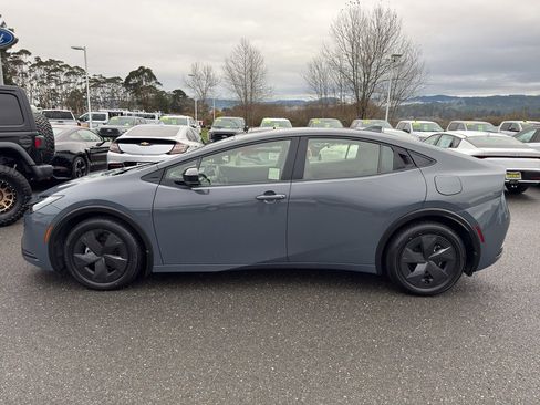 Used 2024 Toyota Prius LE image 2