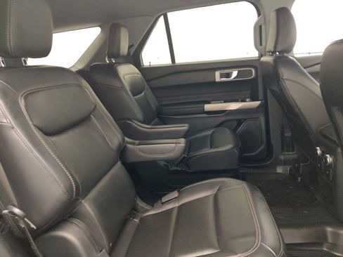 Used 2021 Ford Explorer XLT w/ Equipment Group 202A AWD/4WD image 19