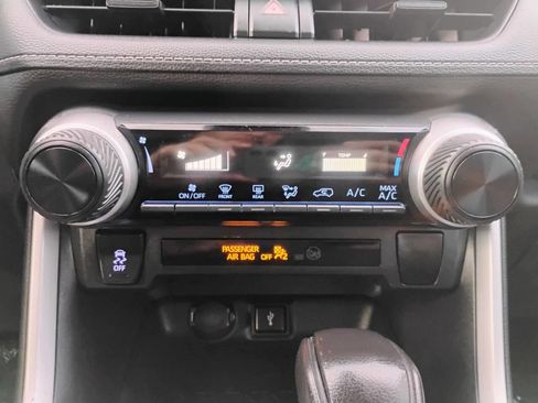 Used 2020 Toyota RAV4 LE w/ All Weather Liner Package image 51