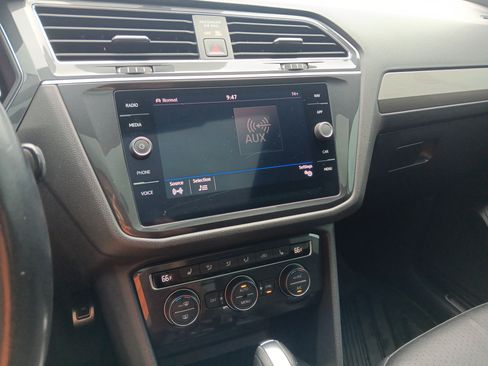 Used 2019 Volkswagen Tiguan SEL R-Line AWD/4WD image 11