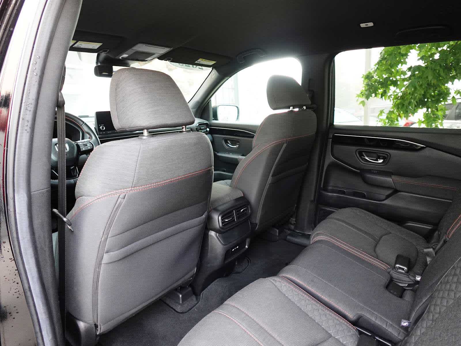 Used 2025 Honda Pilot Sport image 27