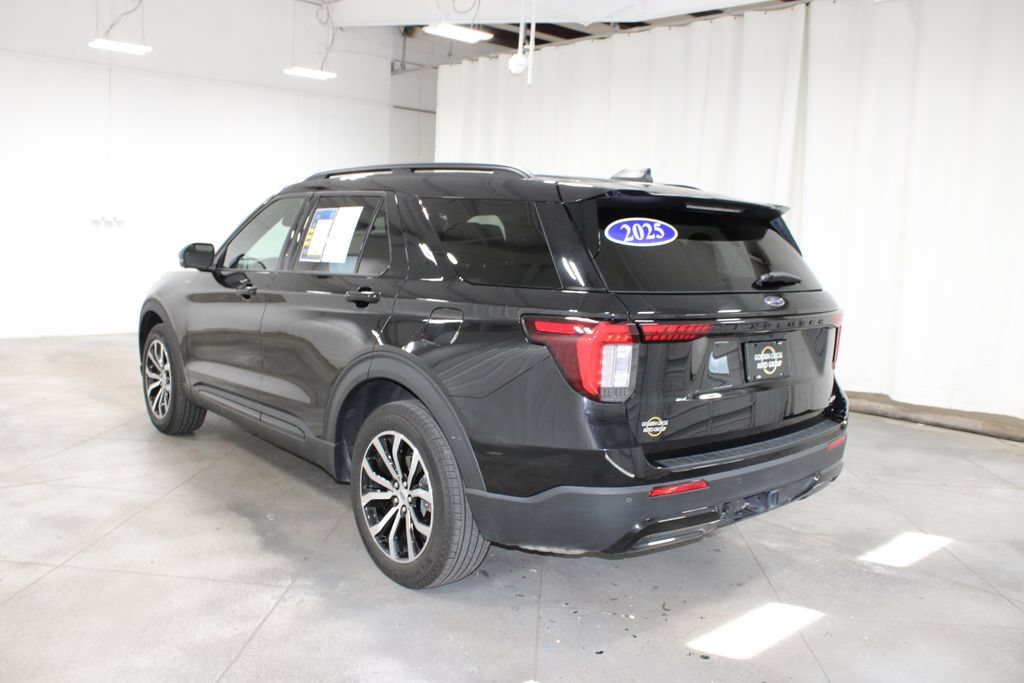 Used 2025 Ford Explorer ST-Line AWD/4WD image 7