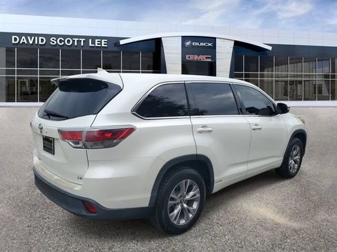 Used 2016 Toyota Highlander Plus FWD image 4