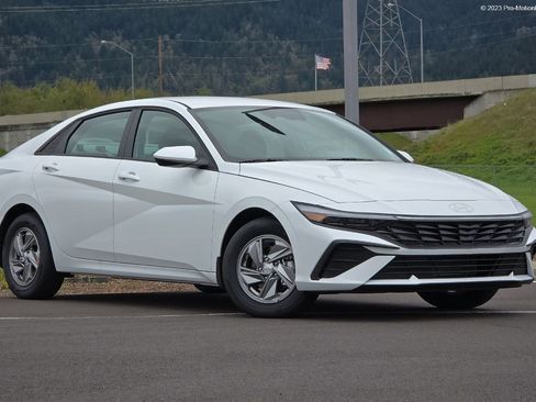 Used 2025 Hyundai Elantra SE image 1