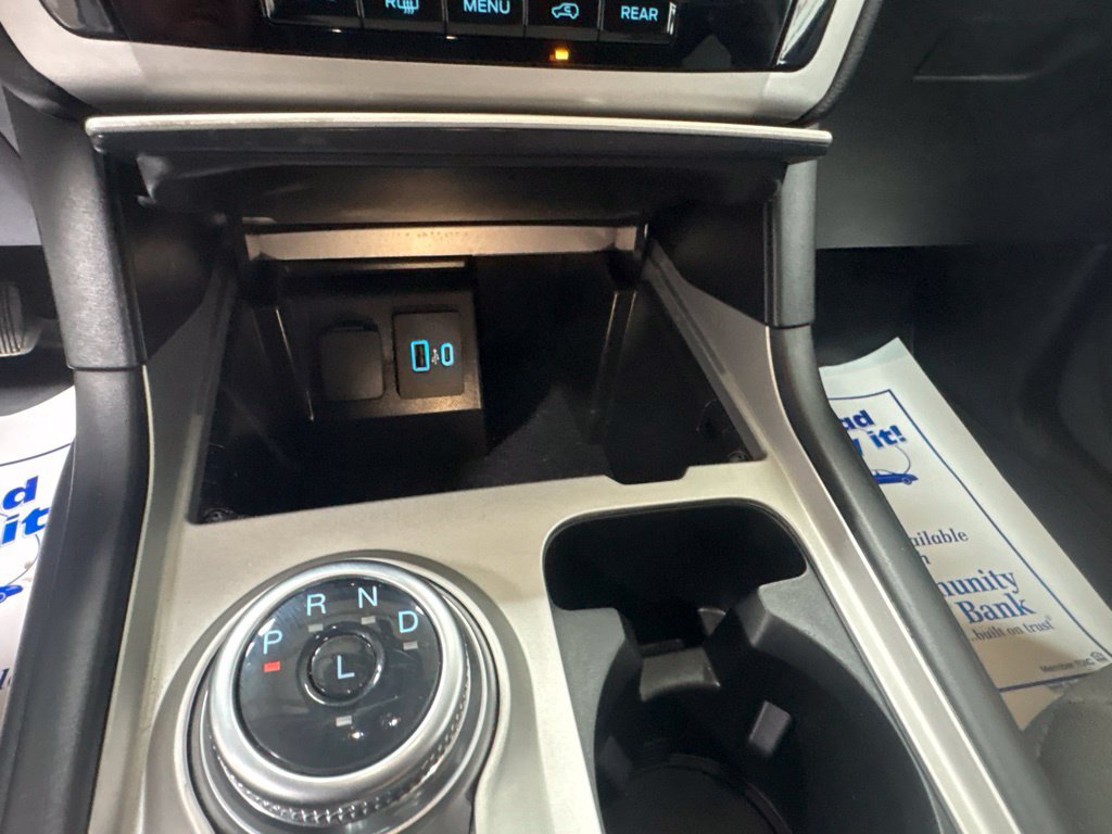 Used 2023 Ford Explorer XLT AWD/4WD image 32