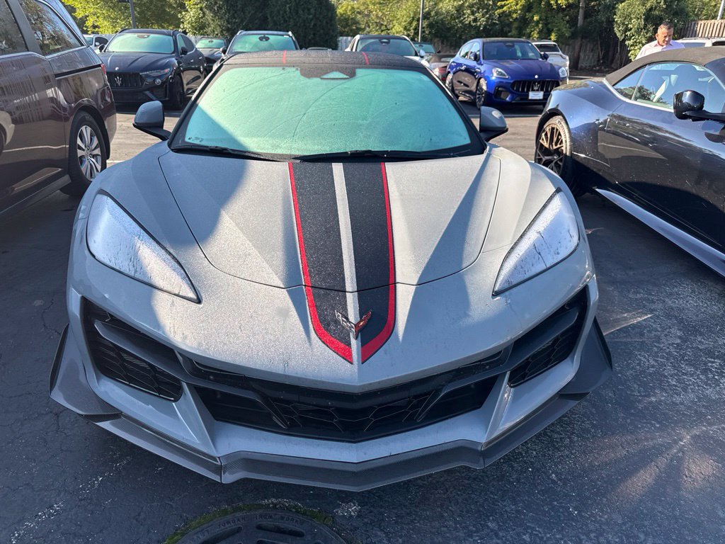 Used 2025 Chevrolet Corvette Z06 w/ Z07 Performance Package RWD image 2