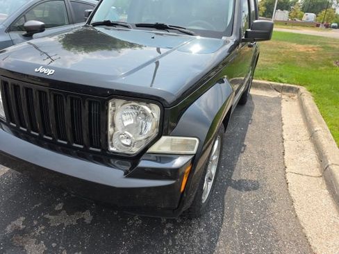 Used 2012 Jeep Liberty Sport AWD/4WD image 2