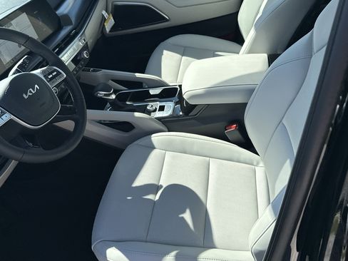 New 2025 Kia Telluride S image 15