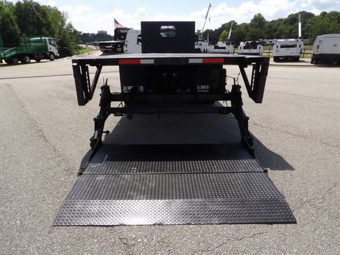 Used 2018 Ford F750 2WD Regular Cab Super Duty image 35