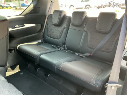 Certified 2025 Nissan Armada Platinum Reserve AWD/4WD image 24