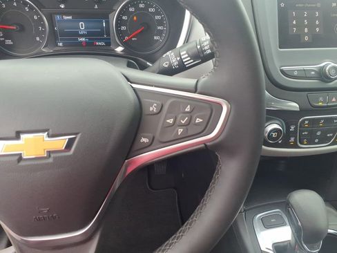 Used 2023 Chevrolet Equinox LT w/ Driver Convenience Package AWD/4WD image 19