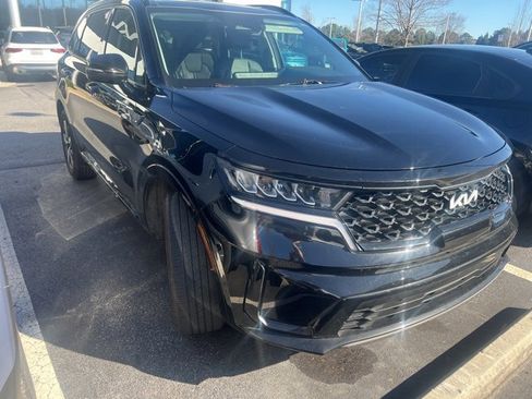 Certified 2023 Kia Sorento S w/ Panoramic Sunroof Package image 3