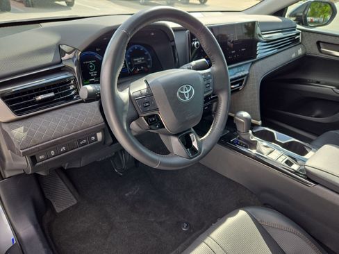 Used 2025 Toyota Camry XLE image 13
