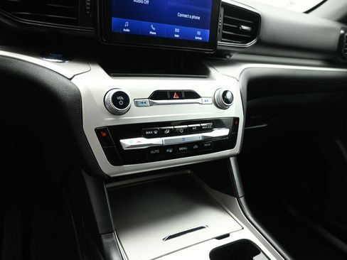 Certified 2022 Ford Explorer XLT RWD image 14