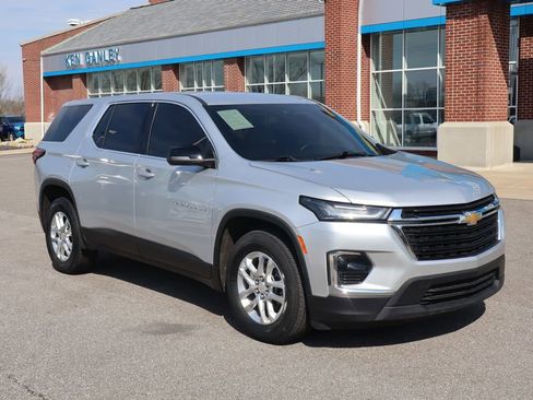 Used 2022 Chevrolet Traverse LS AWD/4WD image 2